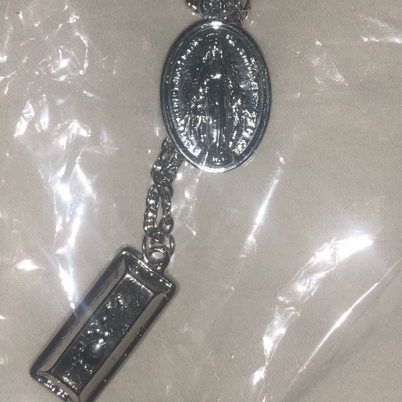 Silver necklace with multiple chains - Picture 2 of 2